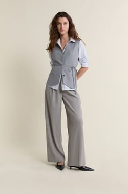 Veste sans manches &agrave; nouer;${refinementColor}