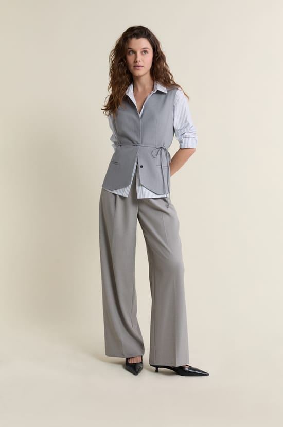 Chaleco con cintur&oacute;n lateral de lazo ;${refinementColor}