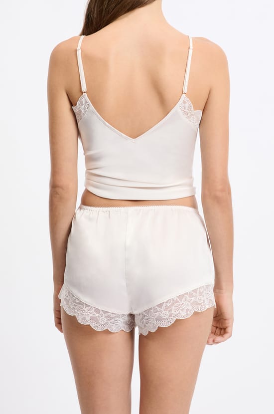 Short de pyjama satiné détails dentelle;${refinementColor}