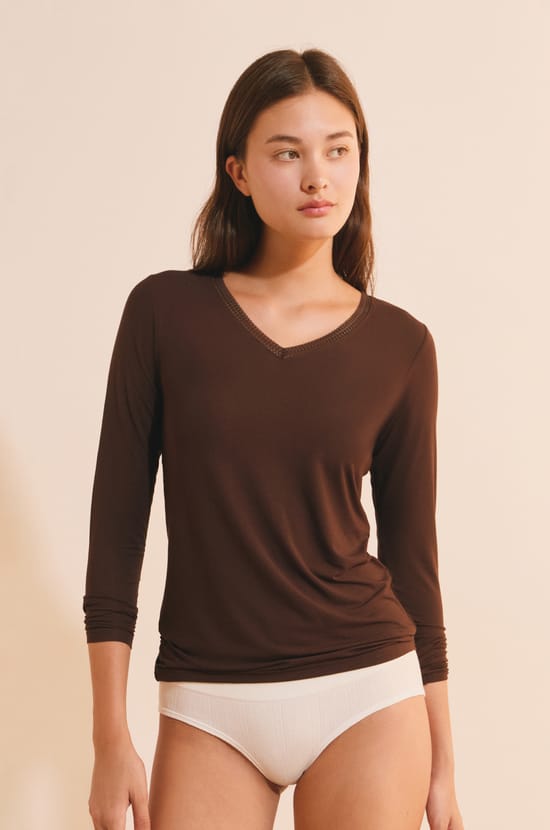 T-Shirt mit V-Ausschnitt aus Thermostrick;${refinementColor}