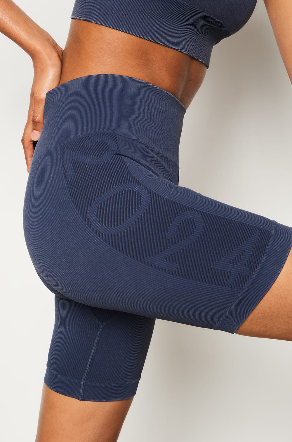 Ribbed sports cyclist;${refinementColor}