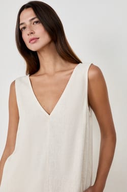 Top col V avec lin;${refinementColor}