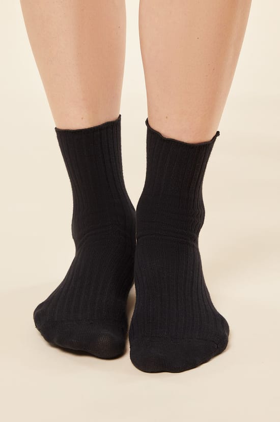 Chaussettes mode unies &agrave; volants;${refinementColor}