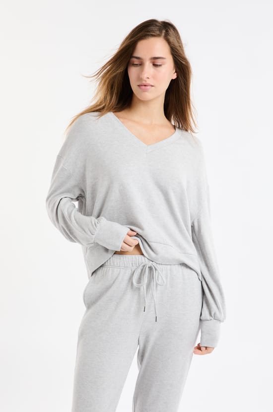 Pyjama-Sweatshirt mit V-Ausschnitt;${refinementColor}
