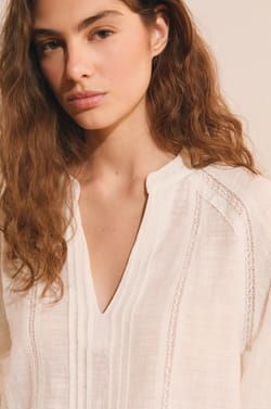 Blouse col V en coton;${refinementColor}