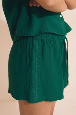 Pantal&oacute;n corto de pijama con cintura el&aacute;stica;${refinementColor}