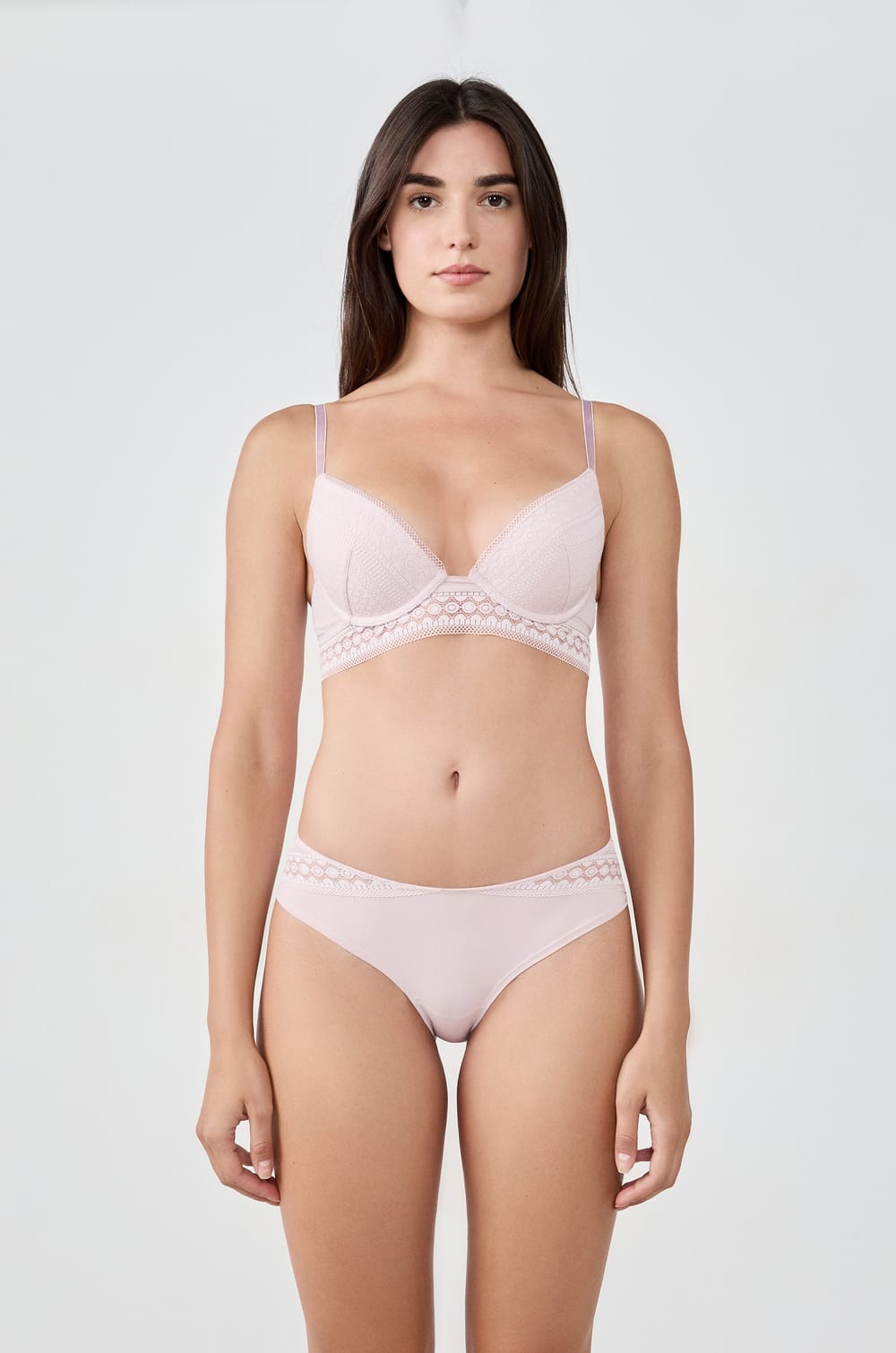  Braguita culotte con detalle de encaje ;${refinementColor}