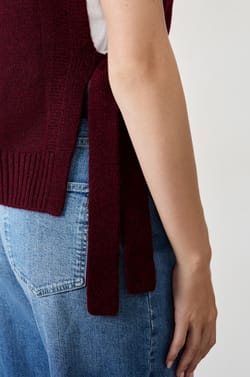 Sleeveless Sweater;${refinementColor}
