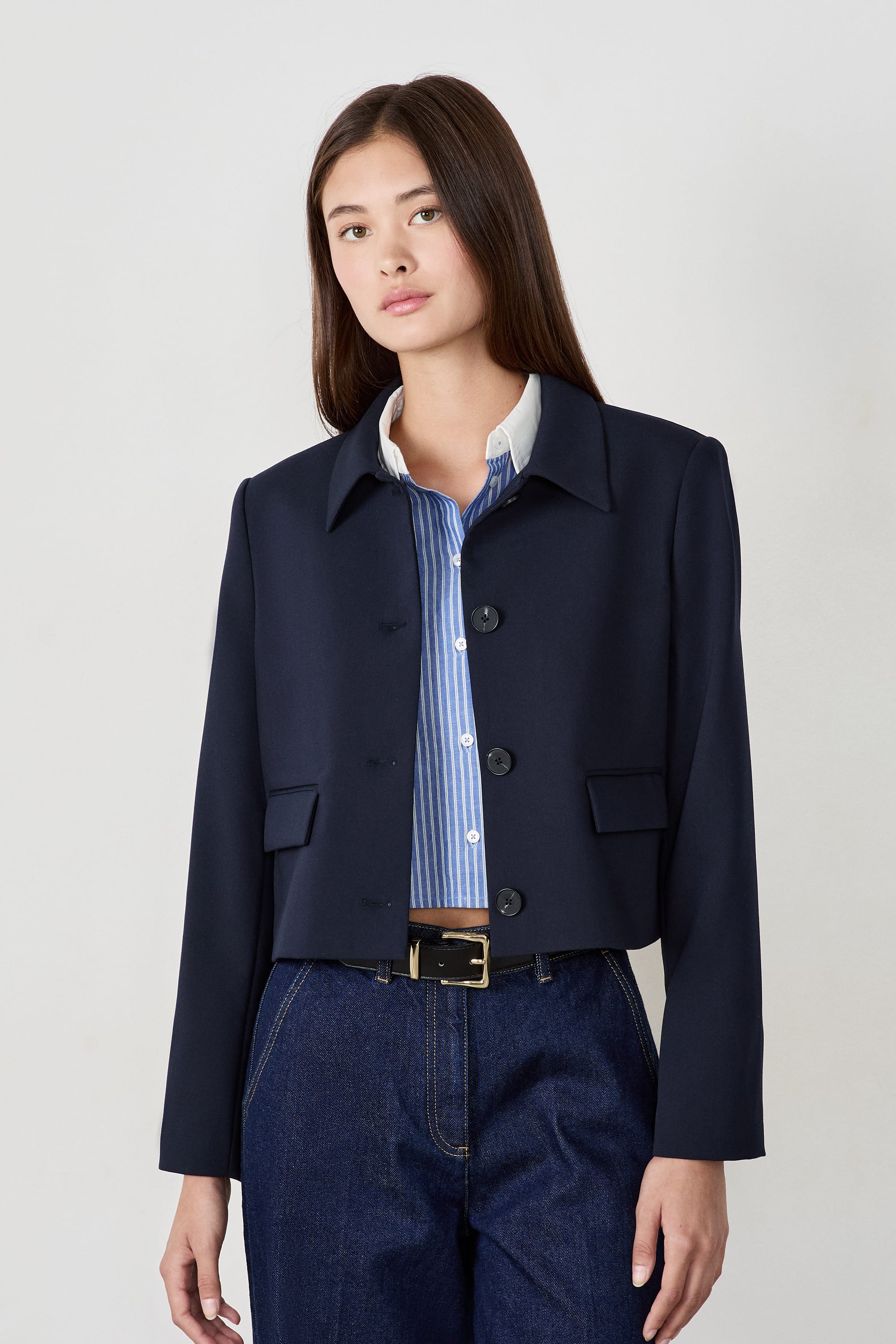 veste de tailleur courte boutonnée