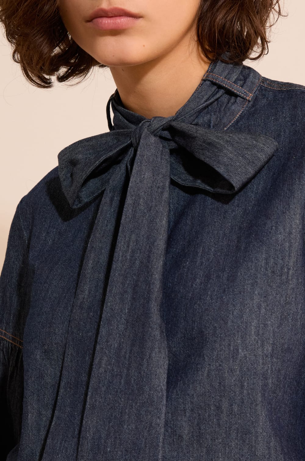 Chemise en jean avec lien &agrave; nouer;${refinementColor}