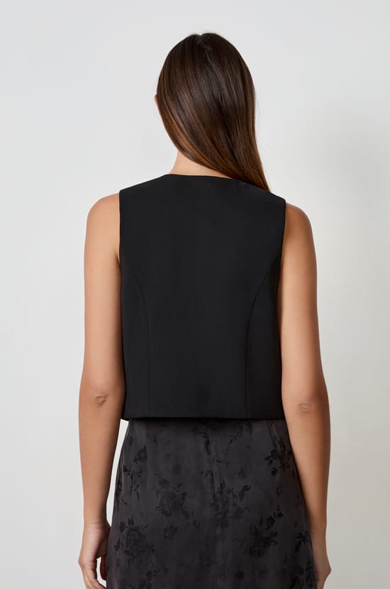 Gilet nou&eacute; sur le devant;${refinementColor}