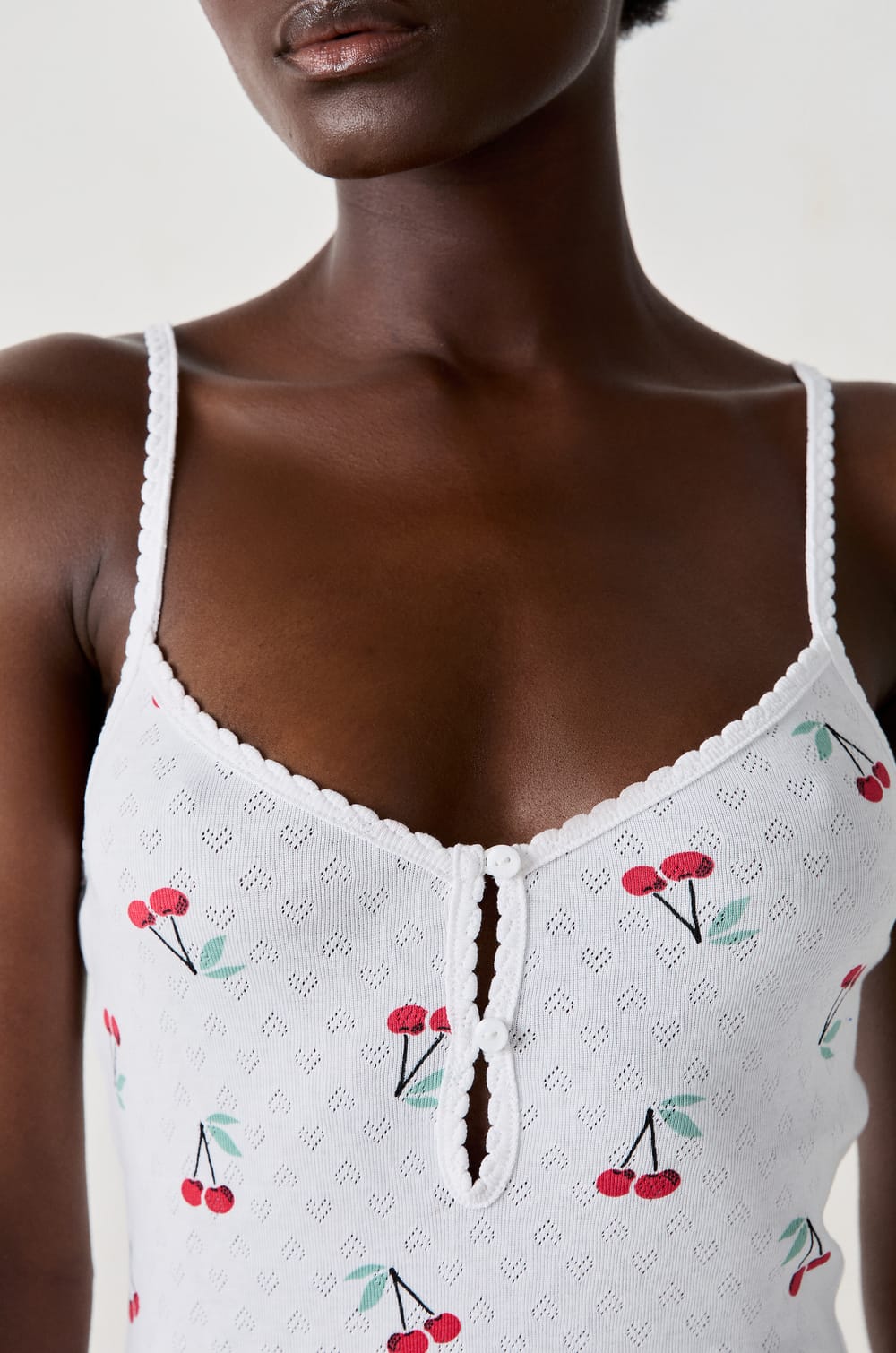 Nuisette courte à fines bretelles en pointelle motifs fleurs;${refinementColor}