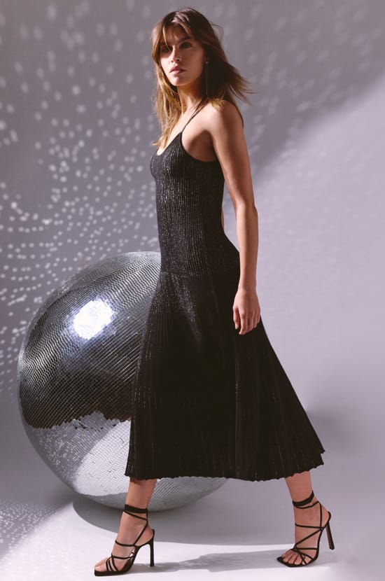 Robe longue à paillettes;${refinementColor}
