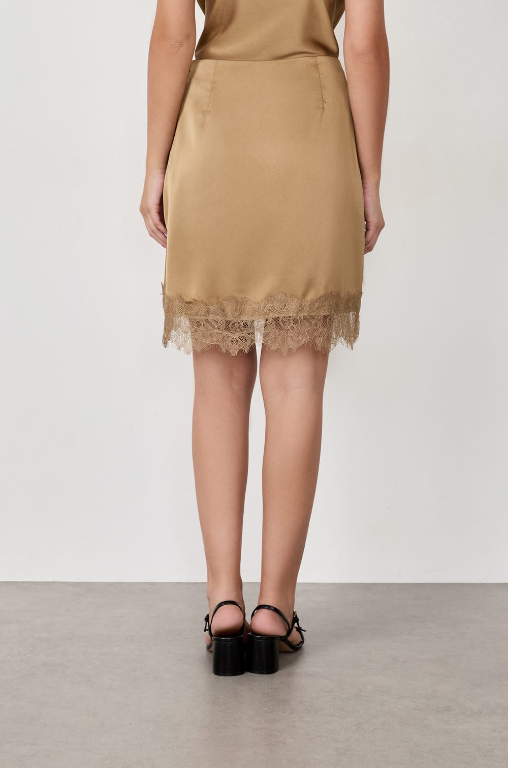 Skirt with Lace;${refinementColor}