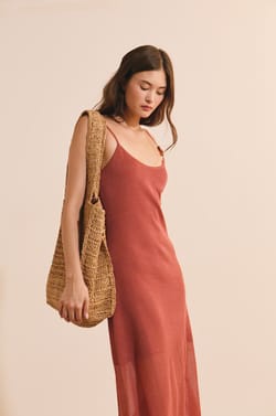 Robe longue &agrave; bretelles;${refinementColor}