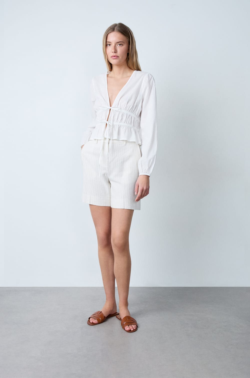Katoenen top met lange mouwen en strikjes;${refinementColor}
