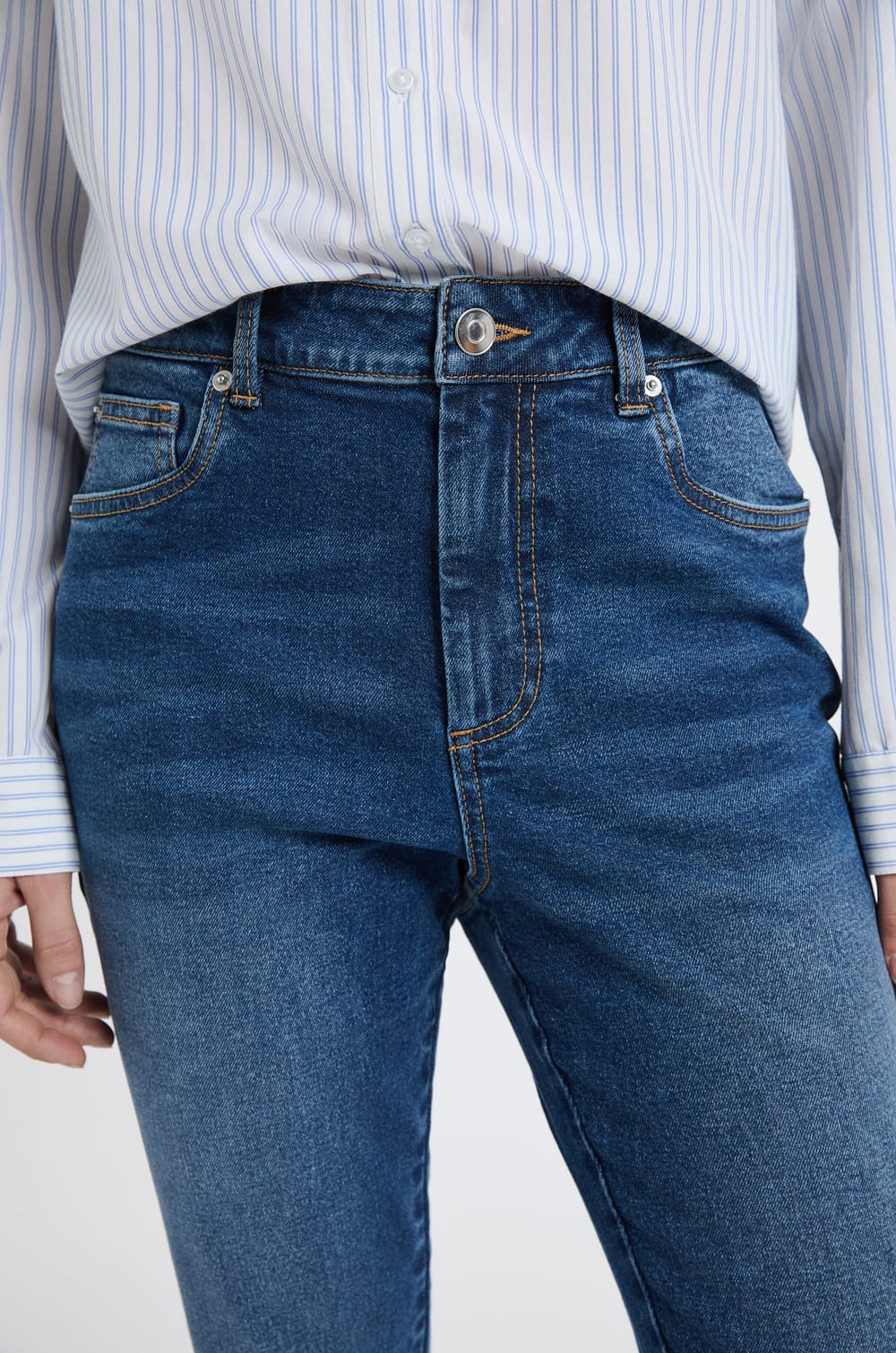 Slim Cut Jeans;${refinementColor}