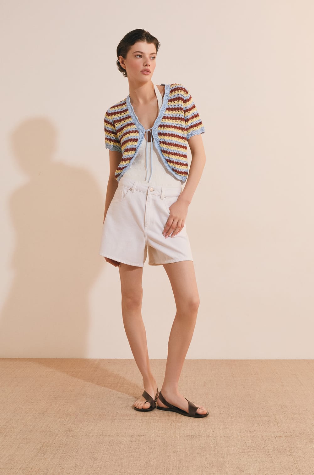 Cardigan manches courtes ouvert sur le devant;${refinementColor}