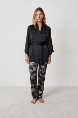 Set de pijama de 3 piezas de satén;${refinementColor}