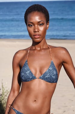 Top bikini triangular estampado floral;${refinementColor}