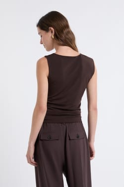 Sleeveless T-shirt with ring;${refinementColor}