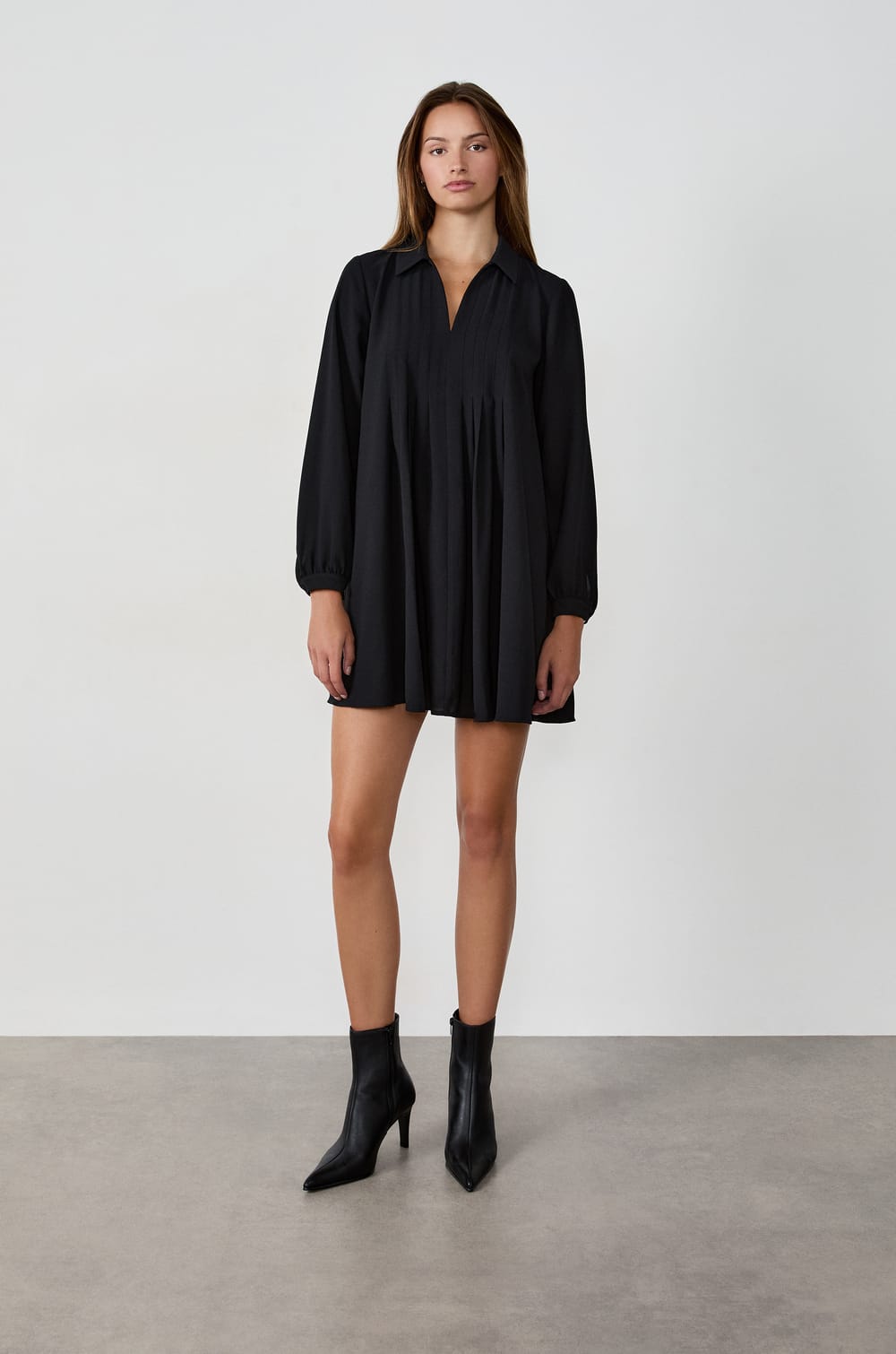 Short Flowing Dress;${refinementColor}