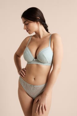 Biustonosz nr 5 - Lekkie wypełnienie z głębokim dekoltem;${refinementColor}