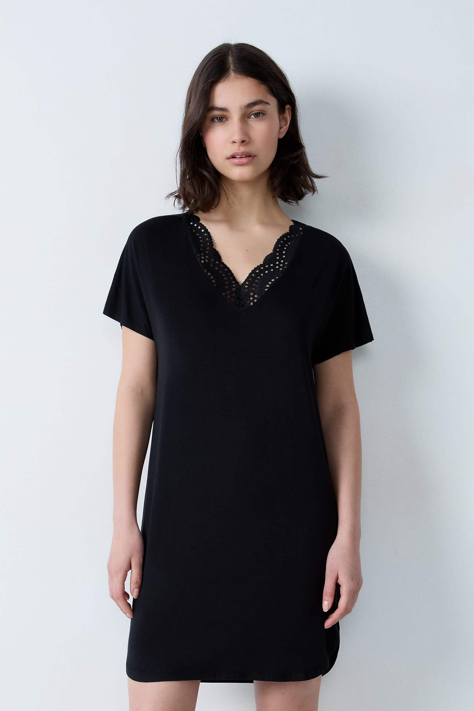Chemise de nuit  en modal décolleté dentelle