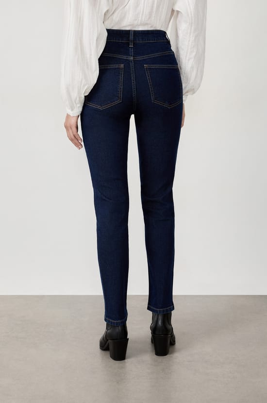 Slim-fit jeans;${refinementColor}
