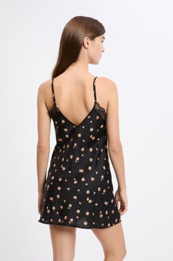 Camis&oacute;n satinado estampado con motivos florales y detalles de encaje;${refinementColor}