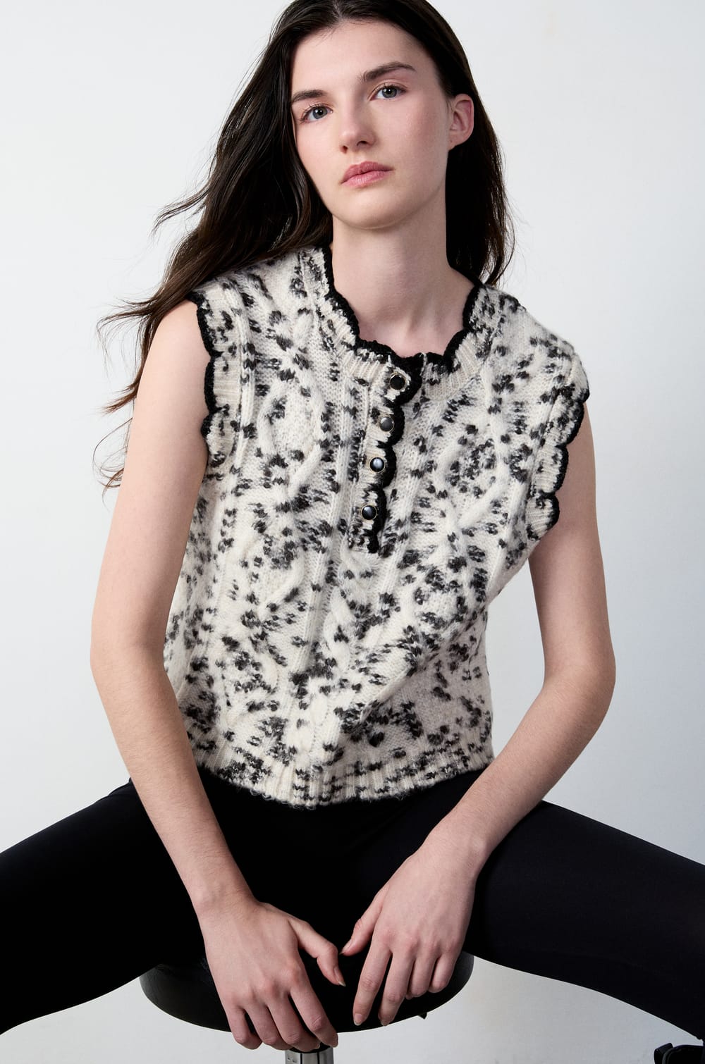 Sleeveless Buttoned Sweater;${refinementColor}