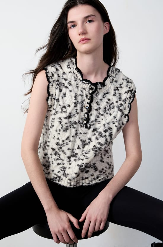 Sleeveless Buttoned Sweater;${refinementColor}