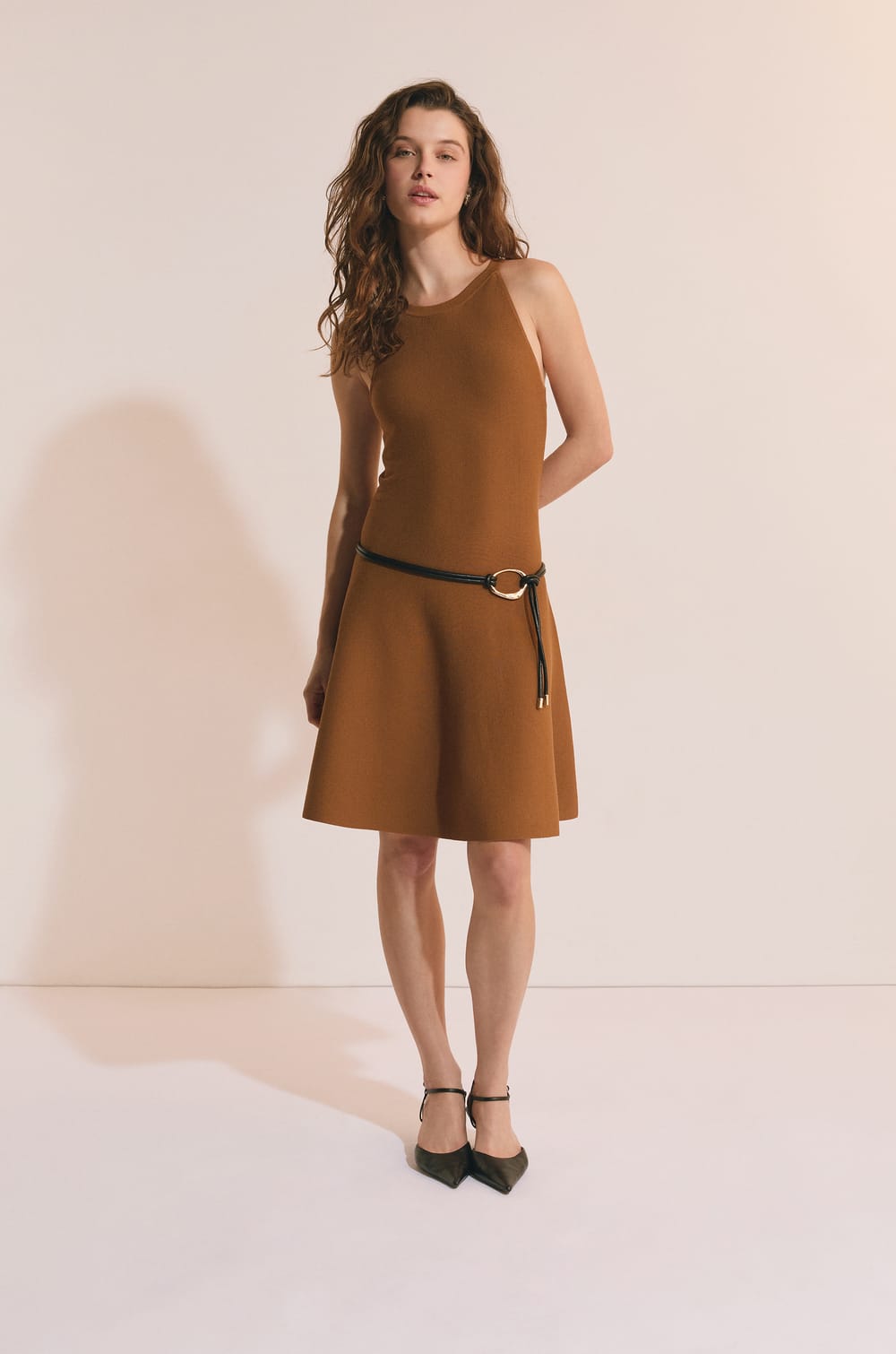 Robe courte en maille;${refinementColor}