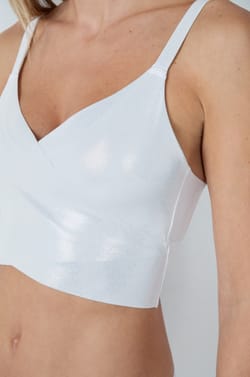 No-bra effect bralette;${refinementColor}