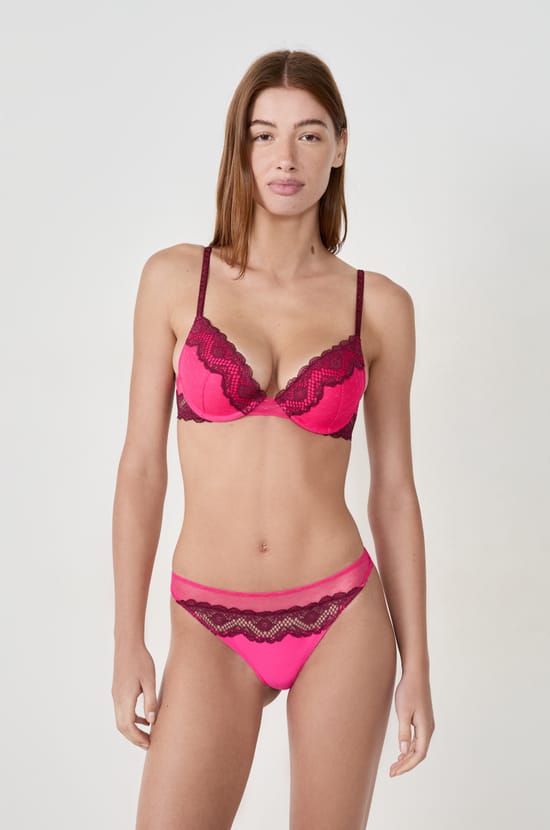 Tanga en dentelle;${refinementColor}