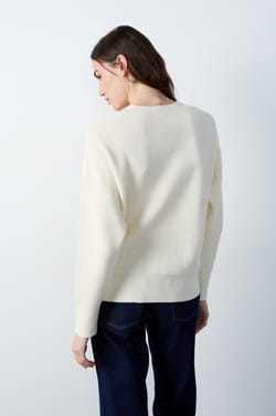 Long-sleeved V-neck sweater;${refinementColor}