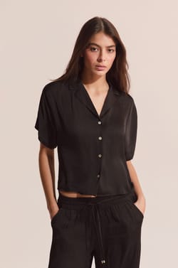 Camisa de manga corta satinada;${refinementColor}