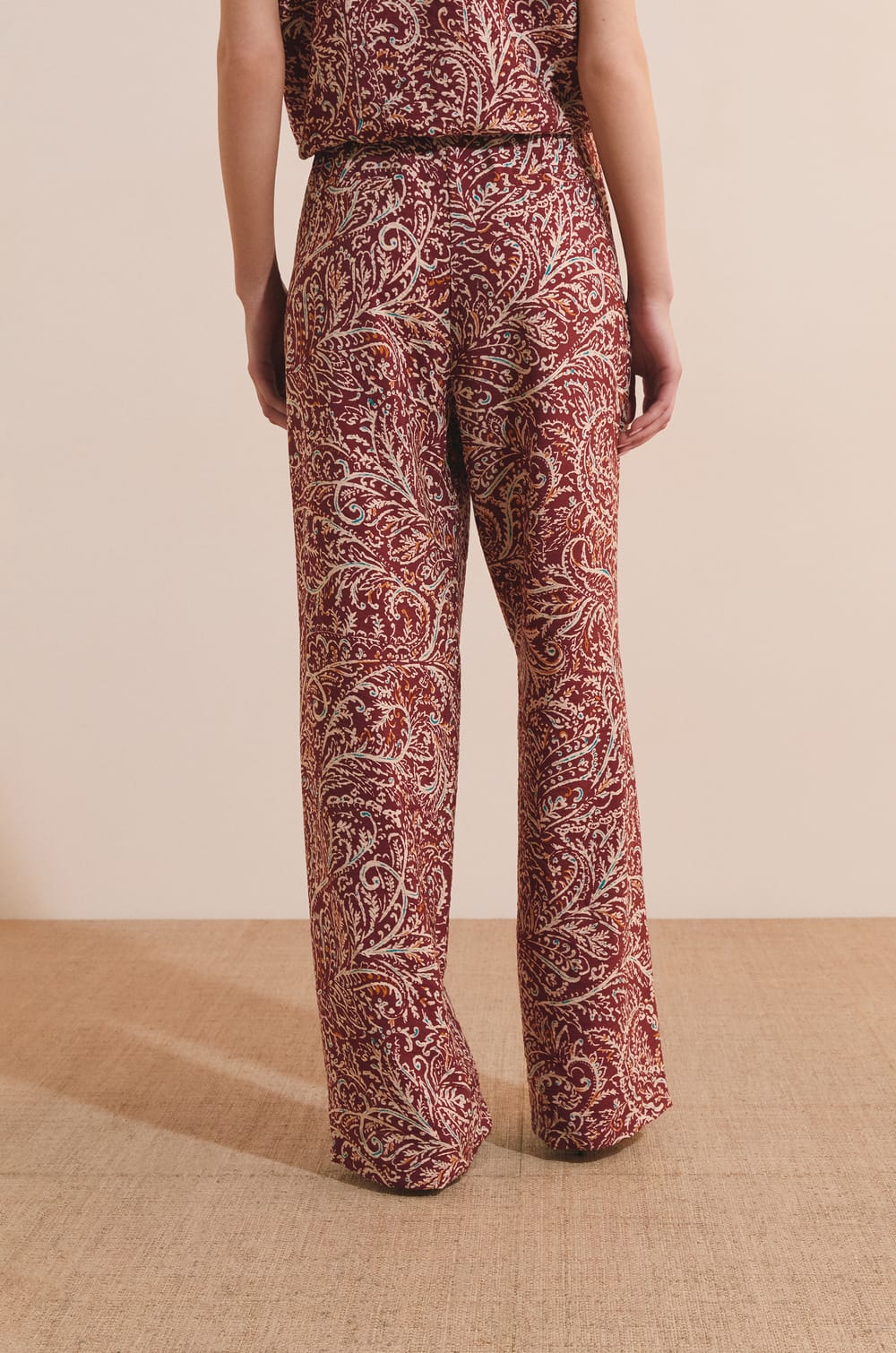 Pantalon fluide &agrave; motifs;${refinementColor}