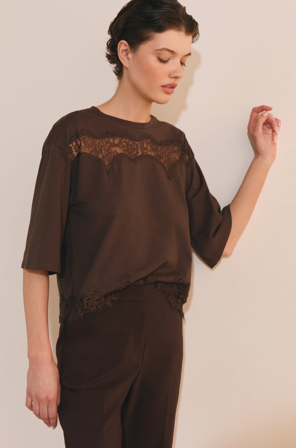 T-shirt en coton avec d&eacute;tail dentelle;${refinementColor}