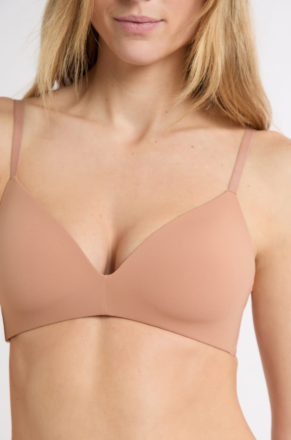 Wireless lightly lined microfibre bra;${refinementColor}