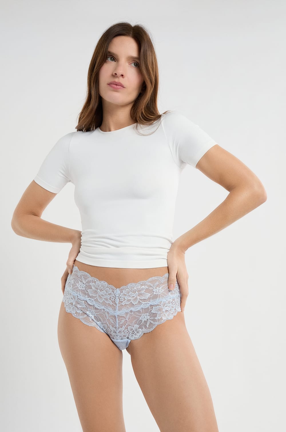 Hipster V-shape en dentelle;${refinementColor}