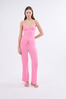 Ensemble de pyjama 2 pi&egrave;ces en maille c&ocirc;tel&eacute; d&eacute;tails dentelle;${refinementColor}