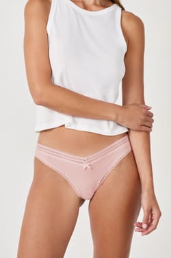 Tanga V-shape en microfibre et dentelle;${refinementColor}