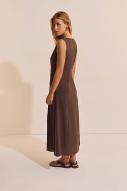 Robe longue sans manches;${refinementColor}