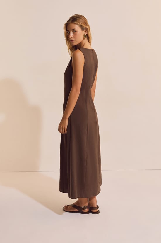 Robe longue sans manches;${refinementColor}