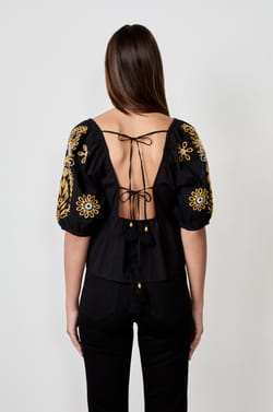 Blouse brodée dos nu;${refinementColor}