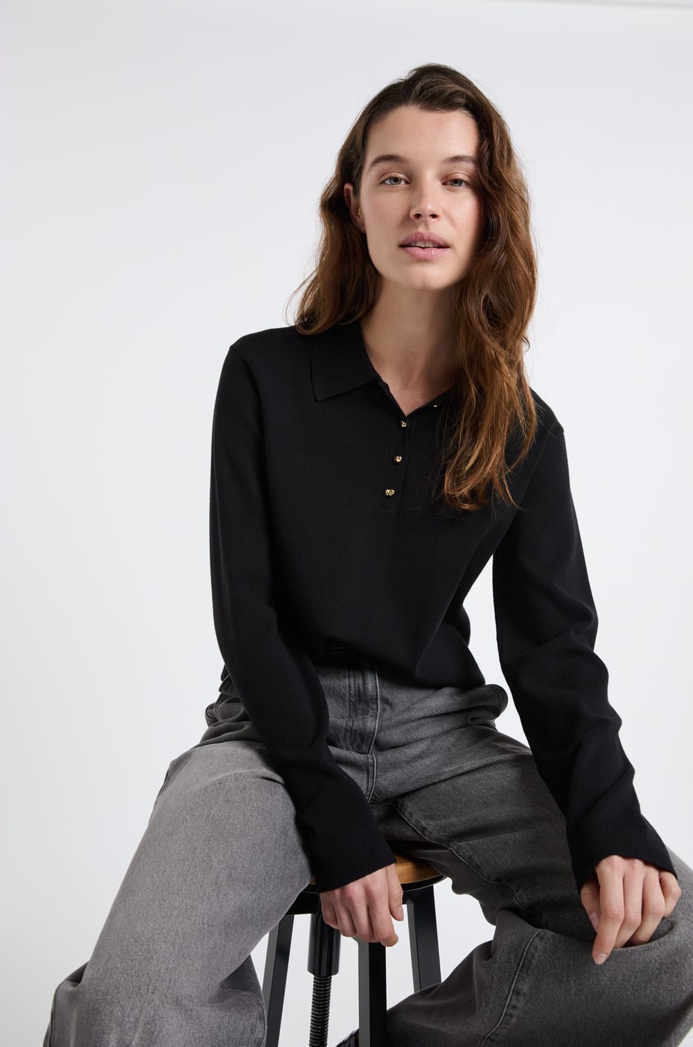 Pull col polo avec boutons dor&eacute;s;${refinementColor}