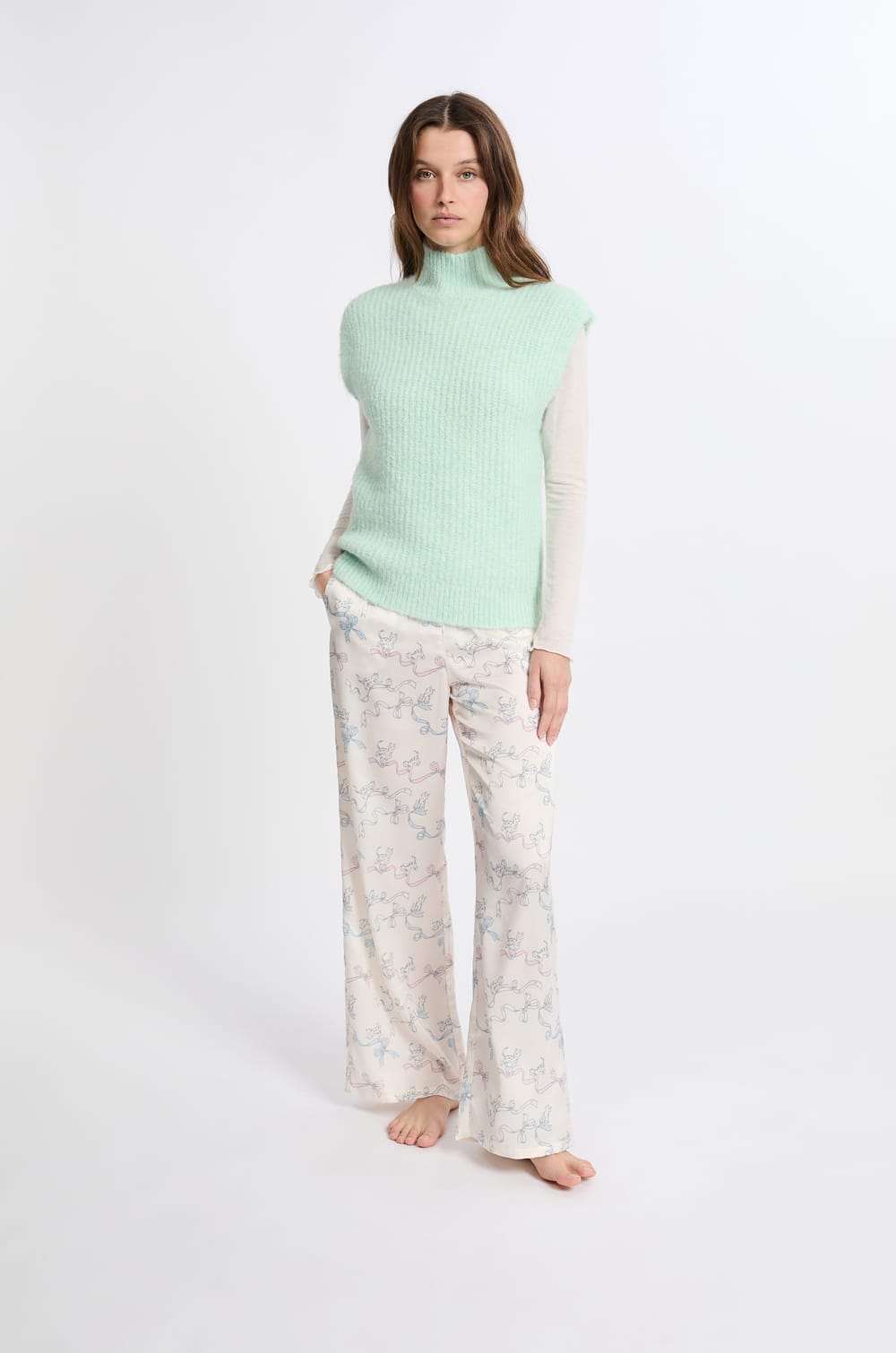 Pull sans manches col montant;${refinementColor}
