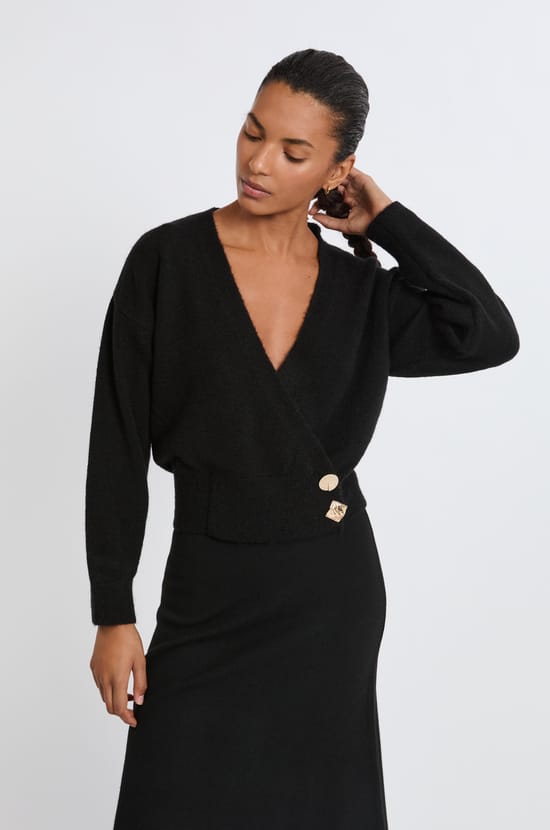 Pull col V avec boutons dorés;${refinementColor}