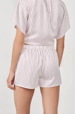 Short de pyjama satiné à rayures;${refinementColor}
